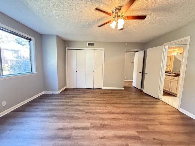 Photo - Bellevue! 2 Bedroom / 2 Bath House w/ Loft! Renovated - Pet Friendly