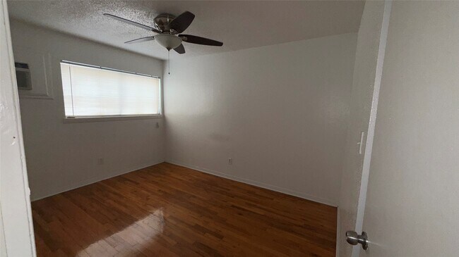 Photo - 4921 Crawford St Unit 19