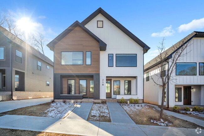 Building Photo - Medford Mews Unit A Rental