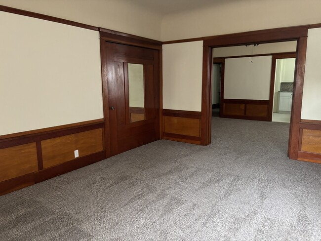 Building Photo - 33 E Alder St Unit 33 E Alder St