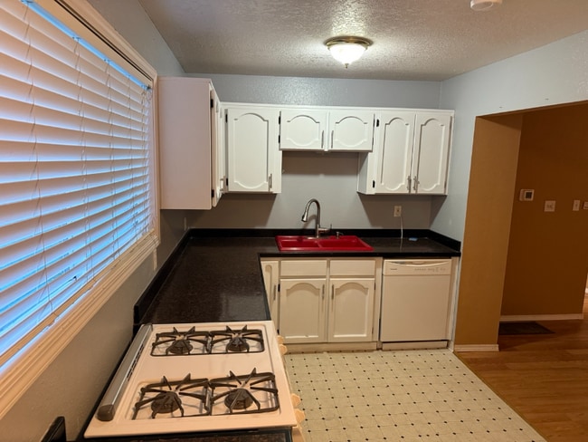 Photo - 17609 SE Stark St