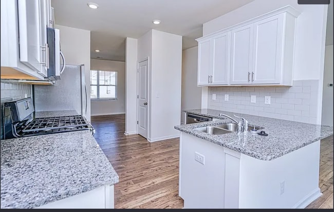 Photo - 202 Yellow Fox Rd