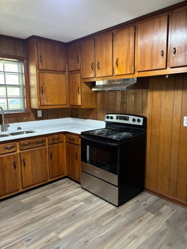 Photo - Renovated 3 Bedroom 1 Bath Home for Rent!