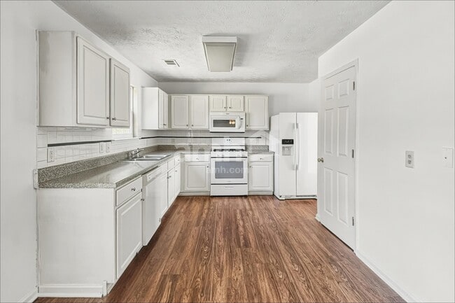1394 Ivey Pointe Dr SE