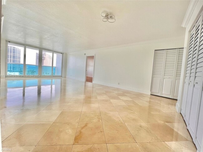 Photo - 2 br, 2 bath Condo - 6770 Indian Creek Dr ... Unit Apt 10D