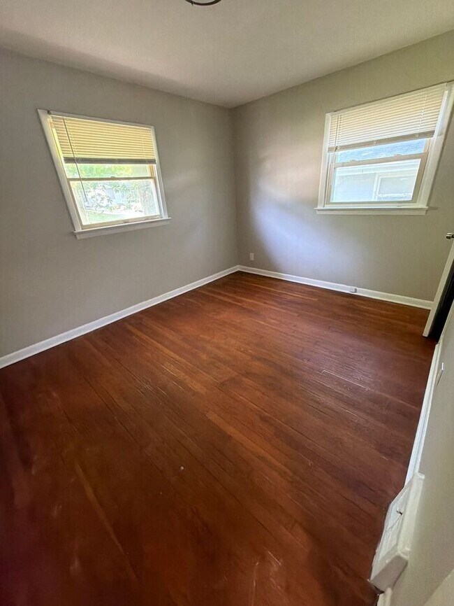 Photo - Beautiful 3 Bed 1 Bath For Rent!