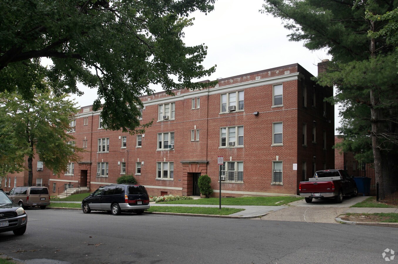 1418-1424 Somerset Pl NW - 1418 Someset Place NW