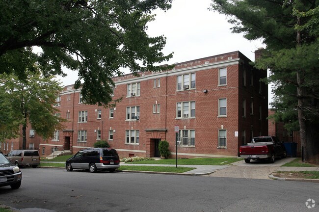 1418-1424 Somerset Pl NW