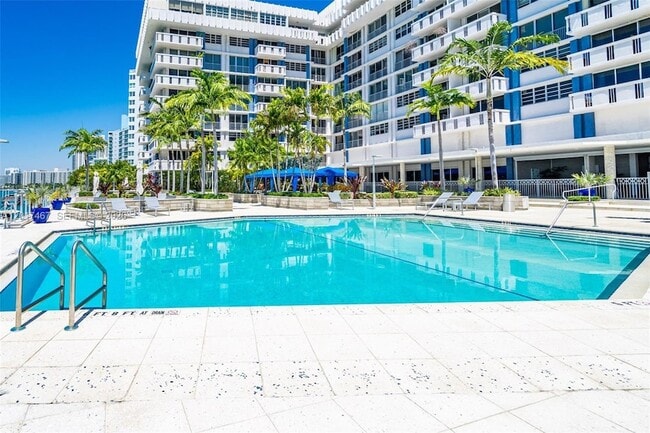 Photo - 800 West Ave Unit 921