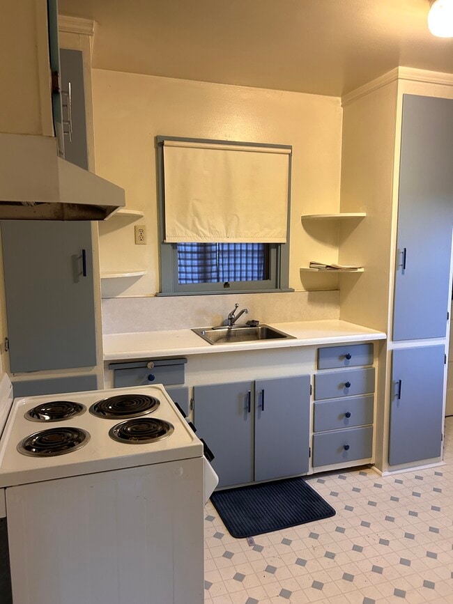 Building Photo - 226 Elefa St Unit B