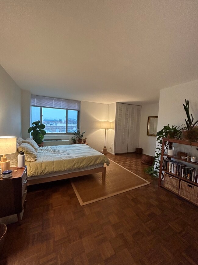 Bedroom 1 - 1 E University Pkwy Unit 901