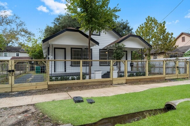 Photo - 1615 McKee St