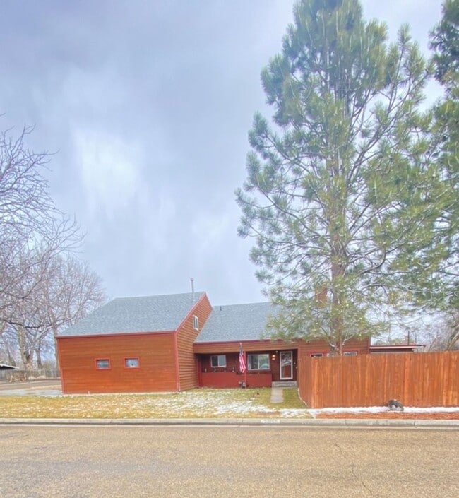 Building Photo - Vintage Charm