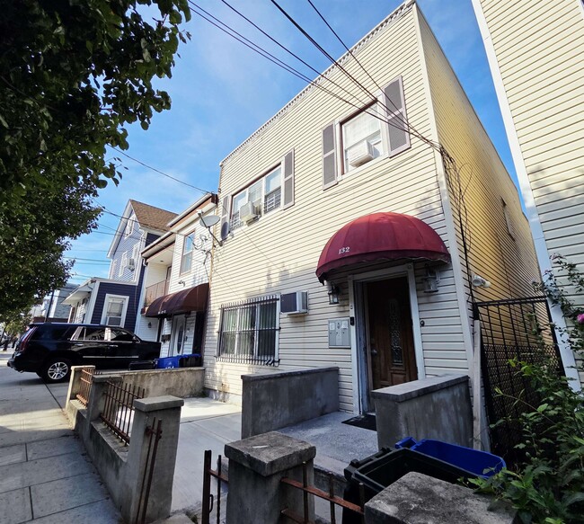 Building Photo - 132 42nd St Unit 1