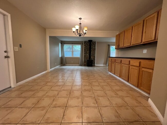 Photo - Charming Home With Detached Workshop And Studio!