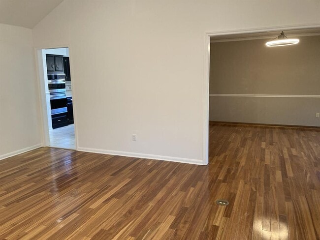 Photo - 312 Live Oak Dr