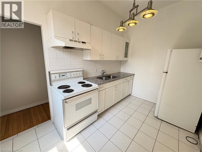 Photo - 55 Barton St W Unité 3