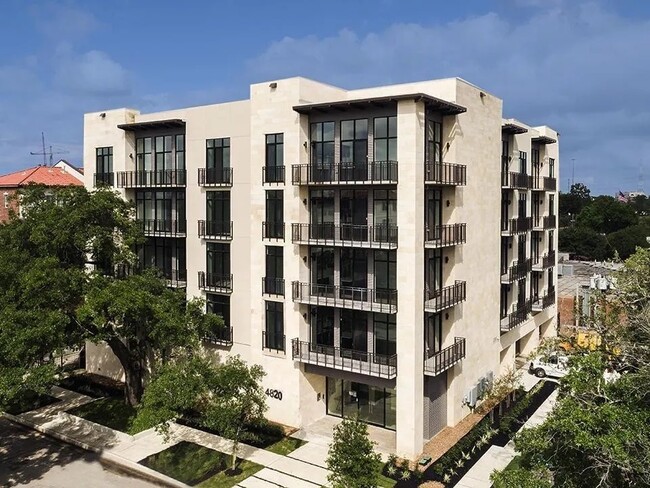 Building Photo - 4820 Caroline St Unit Apt 306
