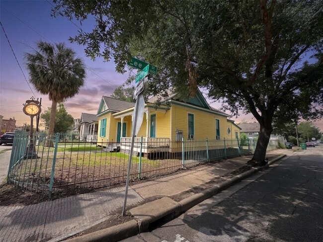 Photo - 2119 Hardy St Unidad 1