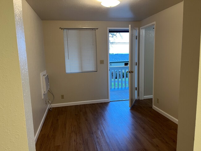 Sala de estar. - 2667 Lakeshore Blvd Unidad 3