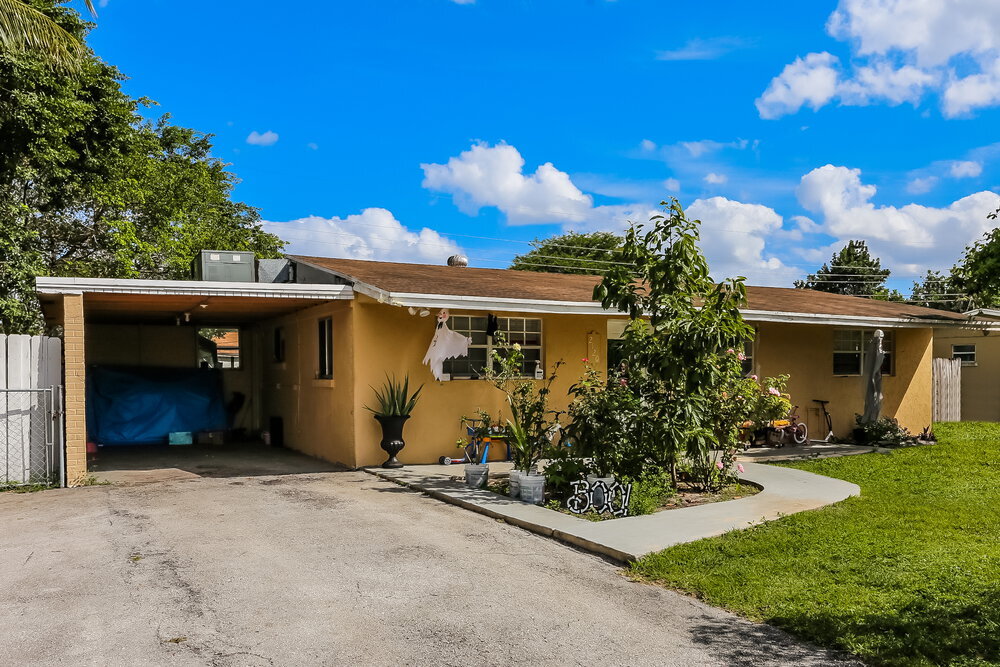 Photo - 2120 W Carol Cir