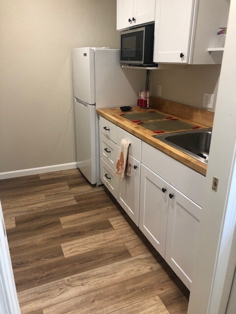 Photo - 6142 Dunraven Rd Unidad Basement studio