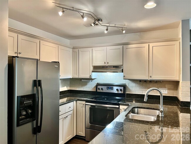 Building Photo - 3306 Selwyn Farms Ln Unit 7