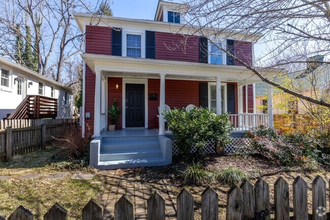 Building Photo - Walk to Main Street Restaurants and Downto... Rental