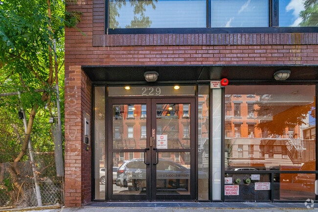 229 E 2nd St, Nueva York, NY 10009-7070 - 229 E 2nd St