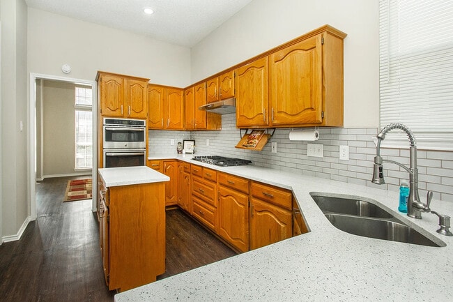 Photo - Room in House on Kentshire Cir