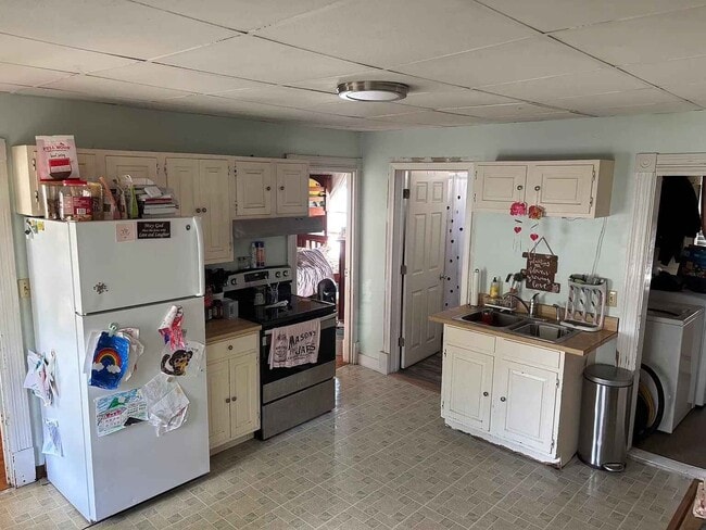 Photo - 465 E High St Unidad 2