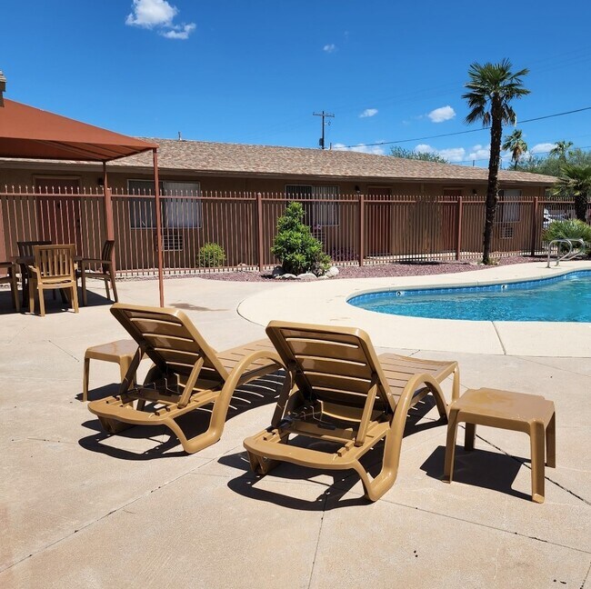 Terraza de la piscina - Catalina Country Studio Apartments