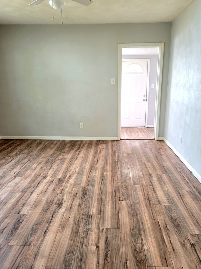 Photo - Updated and rent ready...450 Hamilton, Woo...