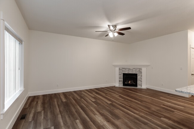 Photo - 245 N 15th St