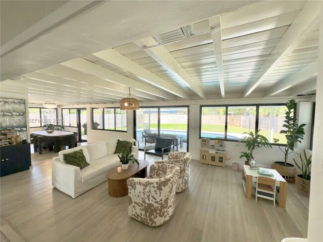 Photo - 325 NE 121st Terrace