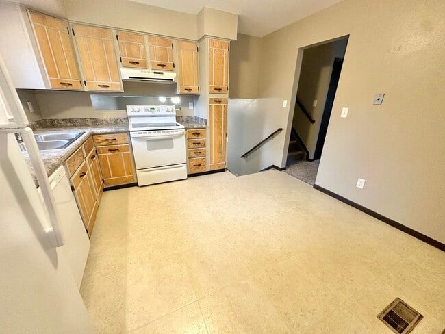 Photo - 1907 Leicester Way