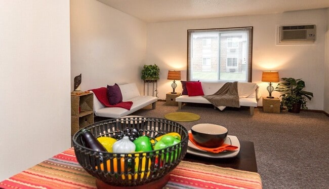 Photo - 1425 N 11th Ave E