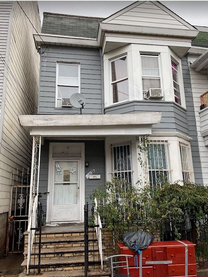 Spacious 5BR Duplex in Vibrant Newark! - Spacious 5BR Duplex in Vibrant Newark! House