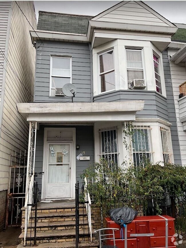 Building Photo - Spacious 5BR Duplex in Vibrant Newark! Rental