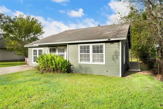 Photo - 1714 N Avenue H