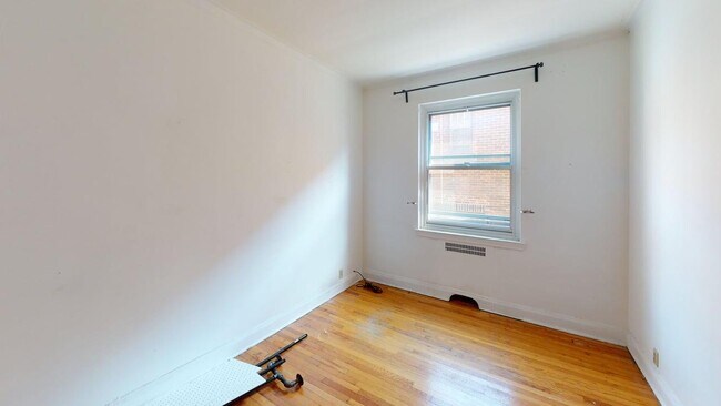 Photo - 5050 Av Roslyn