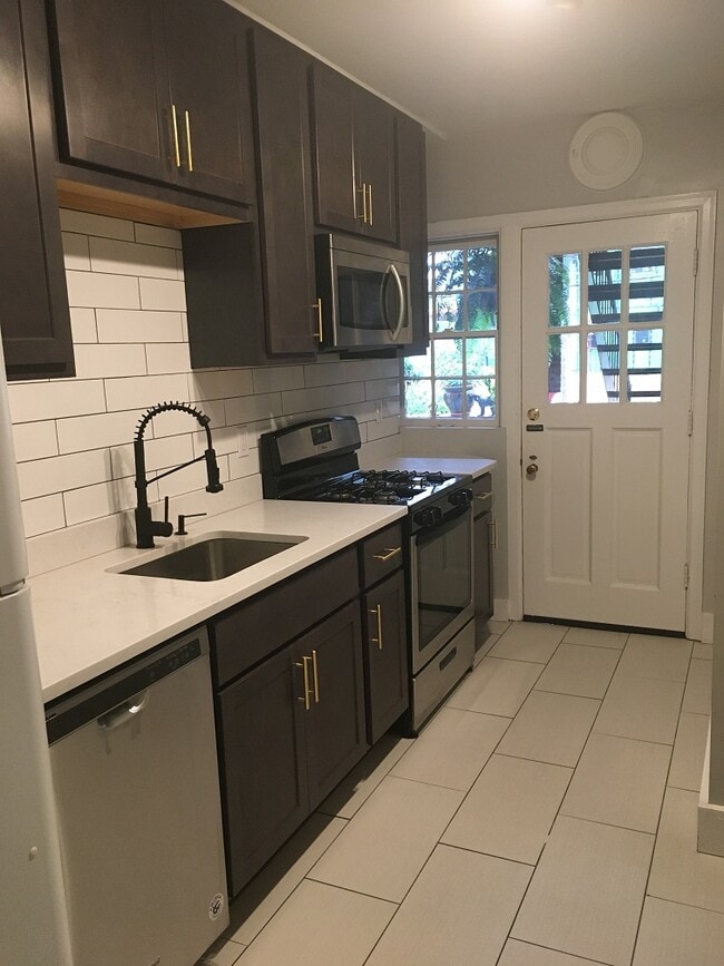 Photo - 150-152 N Brentwood