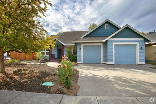 Building Photo - Beautiful Home in NE Bend