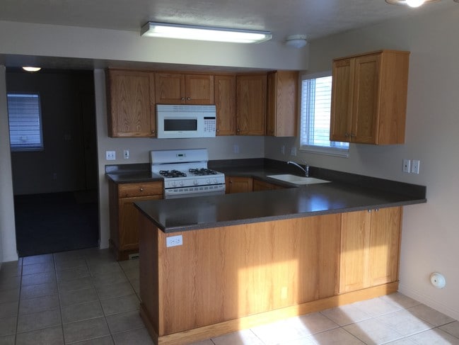 Building Photo - 479 Raven Way Rental