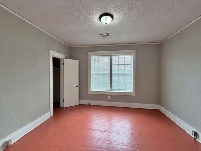 Photo - Renovated 2 bedroom Duplex NOW AVAILABLE!! ~ Minutes from midtown/downtown Memphis