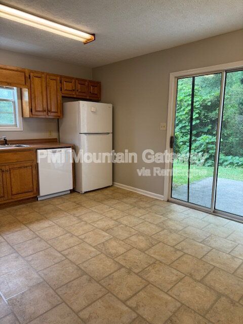 Photo - 100 Fieldale Rd