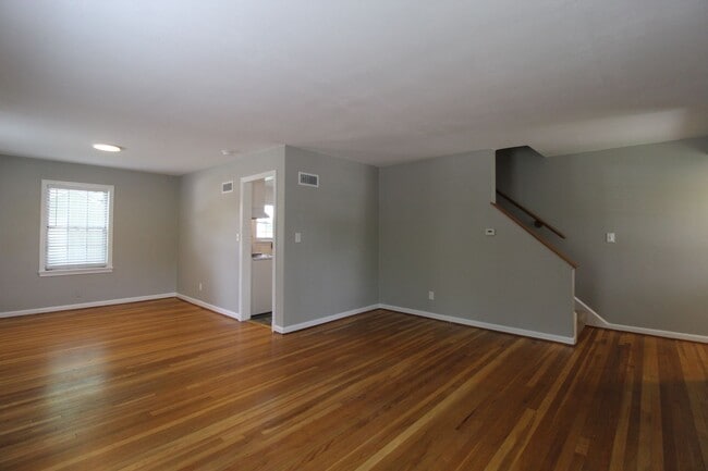 Photo - May FREE On This 2 Bedroom 1 Bath Duplex In The Waldo Area