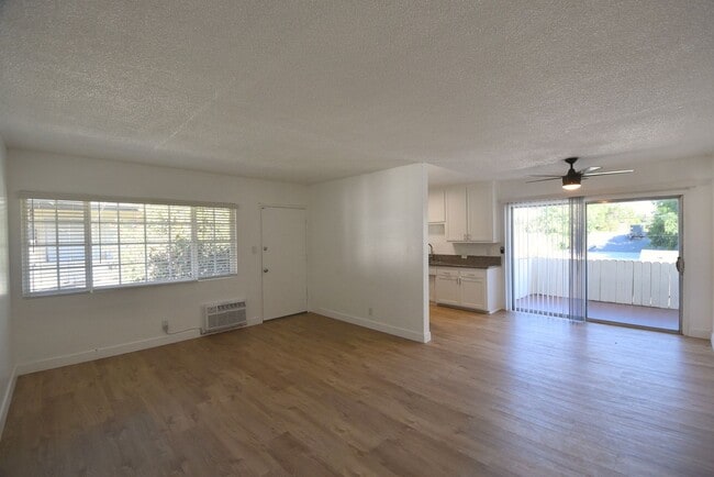 Photo - 5734 Hazeltine Ave Unidad 06