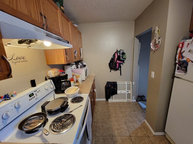Photo - 1407-1408 8 St