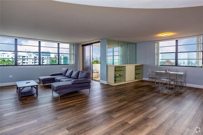 Building Photo - 9180 W Bay Harbor Dr Unit 5C Rental